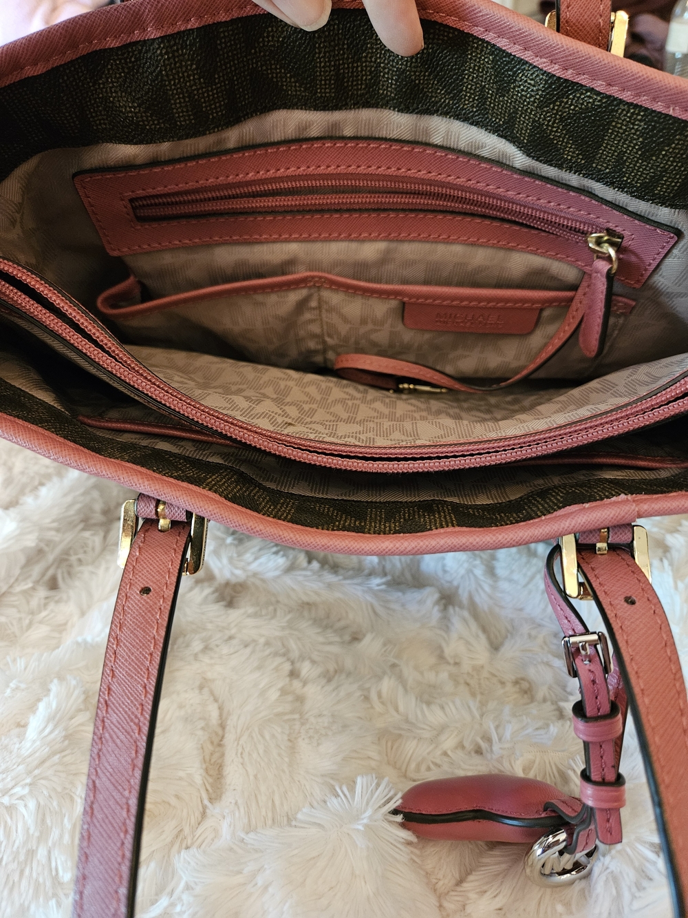 Michael Kors☆Pink Trim Logo Tote Bag W/ Heart MK Charm - Picture 10 of 15